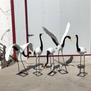 玻璃钢仙鹤雕塑，水景小区仙鹤摆件加工厂家