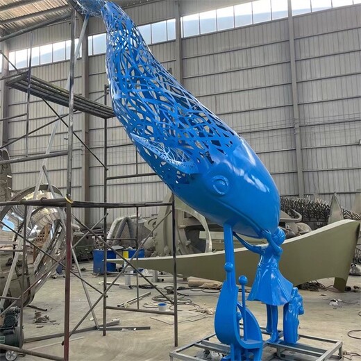 镂空发光鲸鱼雕塑几何切面鲸鱼雕塑制作加工