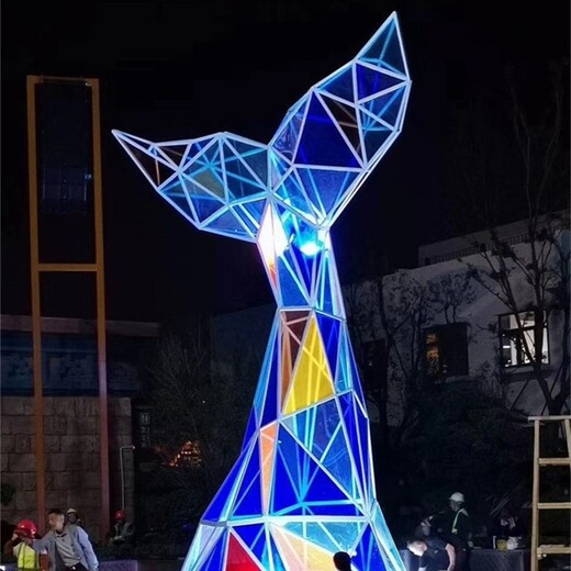 不銹鋼發(fā)光鯨魚雕塑不銹鋼鏤空鯨魚雕塑制作加工