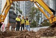 香港急招挖机装载机塔吊铲车司机高薪包吃住正规签证真实可靠