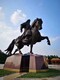 安装内蒙古骑马人雕塑图