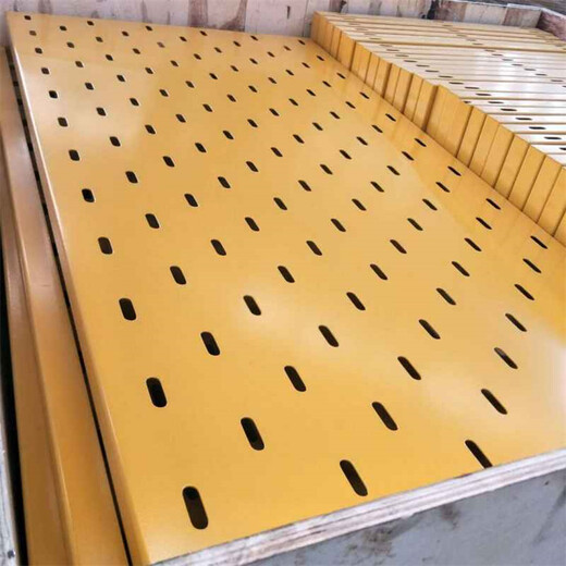 河北卷板冲孔网厂家疆304带孔不锈钢板网乌鲁木齐冲孔防滑板