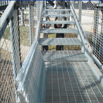 河北的锌平台钢格板和平插接钢梯踏步板河东插接楼梯踏步板