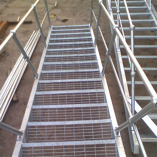 河北热镀锌钢格板厂家供应压焊钢梯踏步板压焊楼梯踏步板