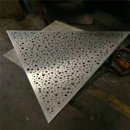 河北钢板冲孔网厂家供应喷塑冲孔板不锈钢冲压板圆形冲孔网