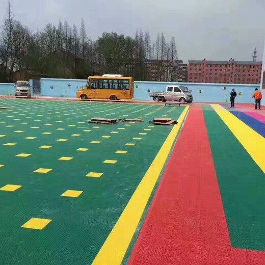 悬浮拼装地板、学校操场悬浮地板、幼儿园操场拼装地板
