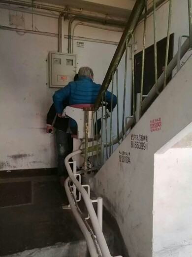 生产老年人爬楼座椅平台爬楼升降椅斜挂式江北区启运机械