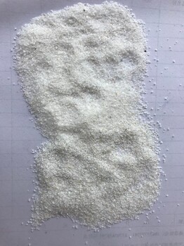南陽石英砂廠家供應(yīng)兒童沙坑人工沙灘球場草坪用白沙