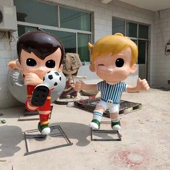 玻璃鋼卡通踢足球的小孩兒雕塑
