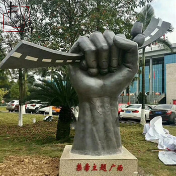 玻璃鋼拳頭雕塑加工廠(chǎng)家