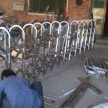 咸陽電動伸縮門維修,咸陽電動門維修,電動門卷簾門車庫門維修