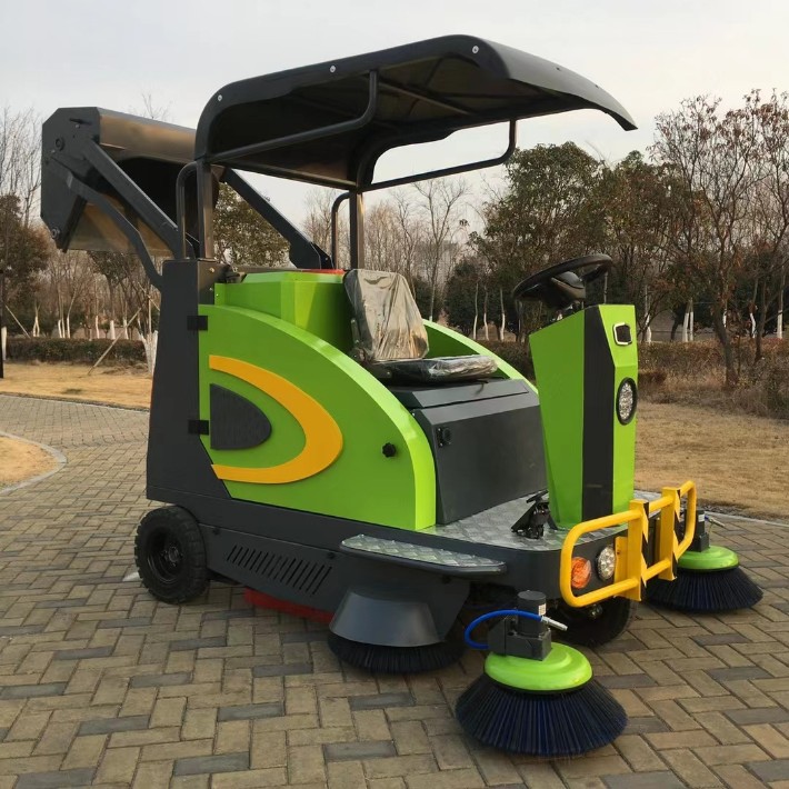 小型扫路车电动扫地车多功能道路清扫车驾驶式扫地车