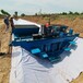 履帶式現澆水渠滑模機混凝土澆筑邊溝水渠成型機水渠成型機