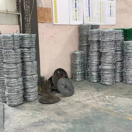 阿壩州草場圈地刺繩護(hù)欄熱鍍鋅刺繩鐵蒺藜網(wǎng)草場圍欄網(wǎng)