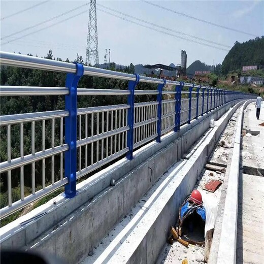 重慶不銹鋼橋梁防撞護欄制造廠家不銹鋼水渠河道防護欄桿