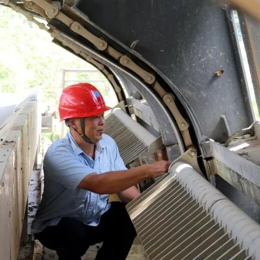 格柵清污機(jī)污水廠撈渣循環(huán)式除污機(jī)移動抓斗式清污機(jī)