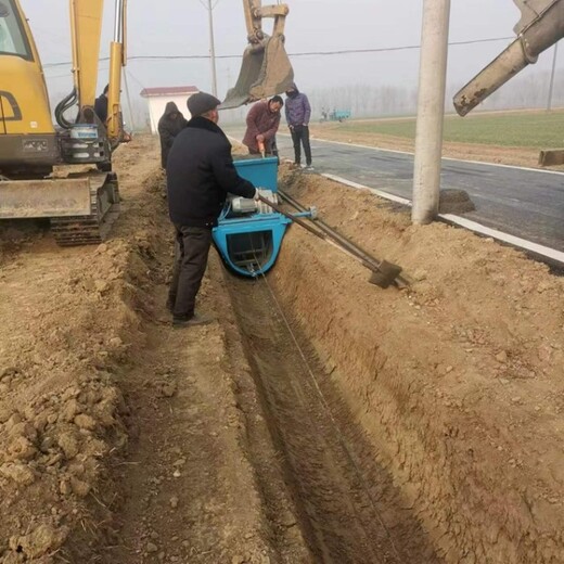 渠道襯砌成型機(jī)排水溝渠道成型機(jī)牽引式水渠襯砌機(jī)