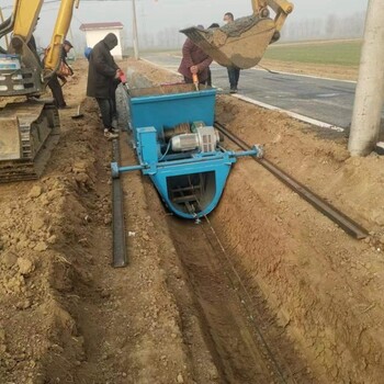 牽引式水渠滑膜機液壓自走式渠道襯砌機小型溝渠成型機