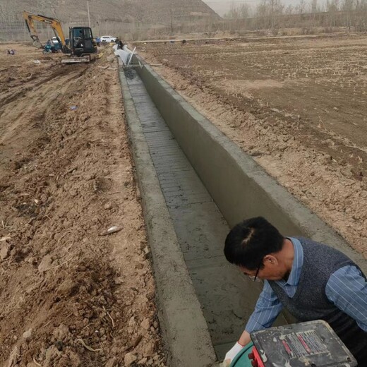 公路邊溝水渠機全自動(dòng)液壓成型機自走式邊溝滑模機