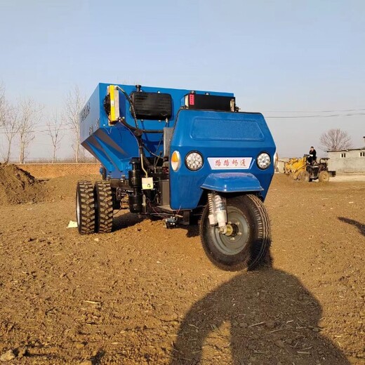 乡村农用施肥撒粪车大棚有机肥播撒机柴油三轮撒粪车
