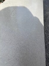 江苏连云港公园白色泰科砼石坐凳安装无机磨石景墙批筑