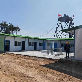 乌鲁木齐防火厂房钢结构安装队，头屯河工地用临建房宿舍搭建。