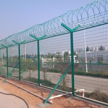刀片刺绳Y型柱机场护栏网浸塑边境围栏网镀锌隔离围栏
