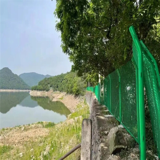 水庫(kù)金屬隔離柵結(jié)構(gòu)形式