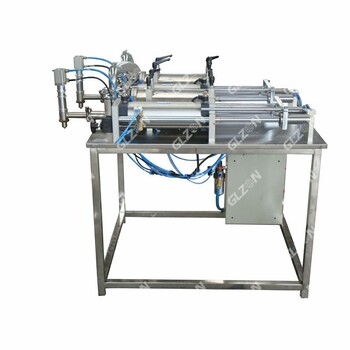 小型全自動灌裝機2L洗調(diào)劑灌裝機