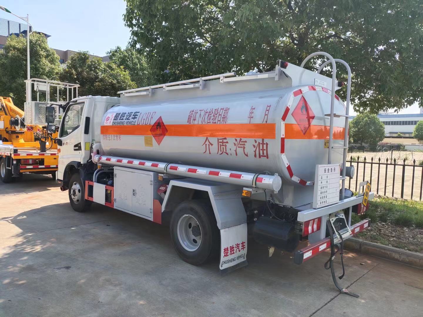 楚胜骏铃V5  5.1方加油车  4.jpg