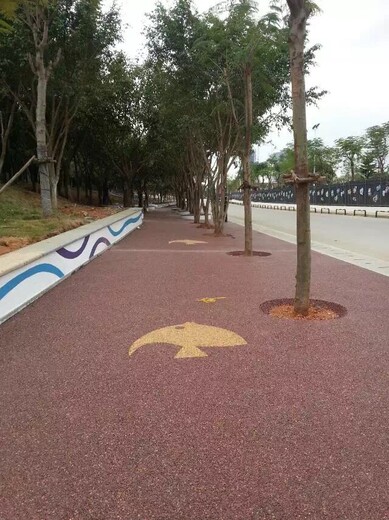 无锡透水混凝土的标准材料宜兴公园人行道红色透水路面施工
