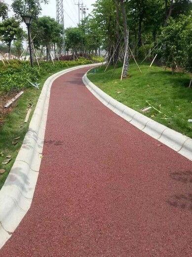 焦作透水混凝土材料商修武县道路维修彩色透水路面新应用