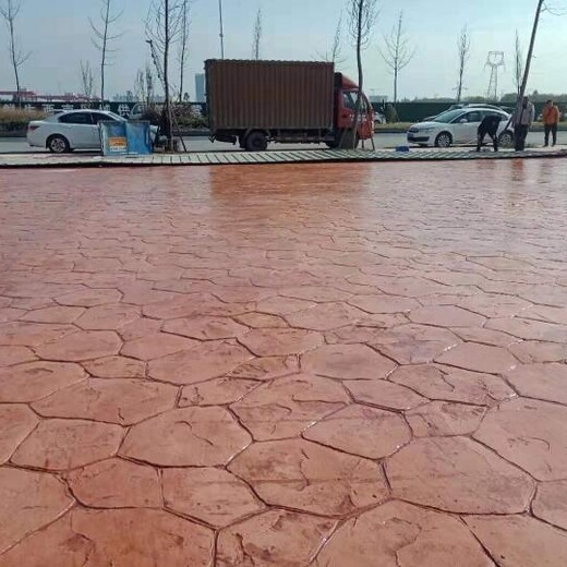新疆库尔勒彩色混凝土新产品景观压模地坪仿木纹压花地坪