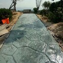 資陽混凝土壓模地坪材料聯(lián)系電話簡陽市戶外仿石人行道做法
