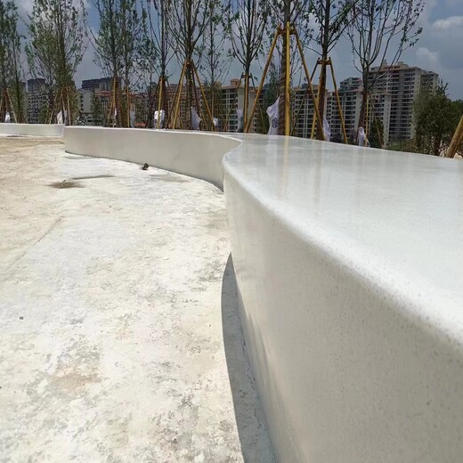厂家生产真石丽泰科石材料安阳市政工程泰克石坐凳制作