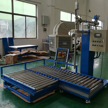 自動貼標(biāo)灌裝機(jī)-800L噸桶化工溶劑灌裝機(jī)