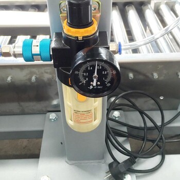 2L自動貼標壓蓋機多元醇壓蓋機