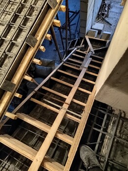 北京搭建二层钢结构浇筑混凝土阁楼楼梯