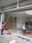 廣州華玉保潔清洗公司擦玻璃干凈透亮，辦公室開荒清潔服務