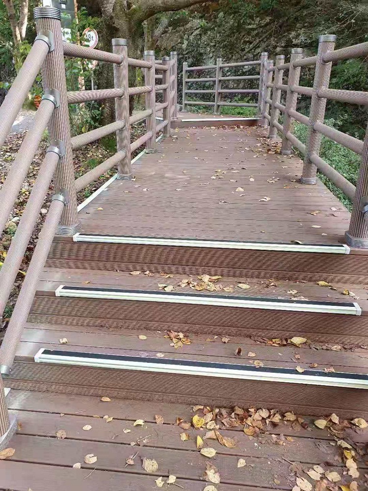 公园景区美化楼梯夜光防滑条楼梯自发光防滑条