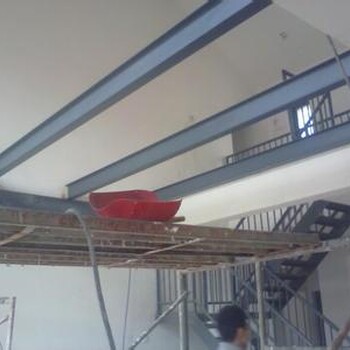 室內(nèi)擴建閣樓二層，樓頂搭建鋼結(jié)構(gòu)二層