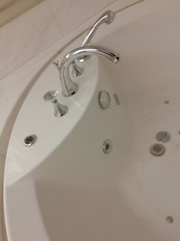 上海長寧區(qū)科勒臺盆水龍頭漏水維修、水管維修安裝