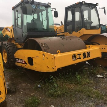膠輪震動壓路機26噸徐工壓路機