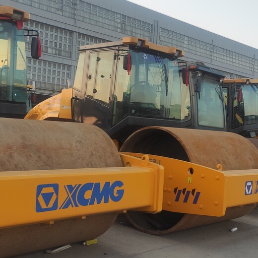 壓路機閑置22噸徐工二手轉(zhuǎn)售