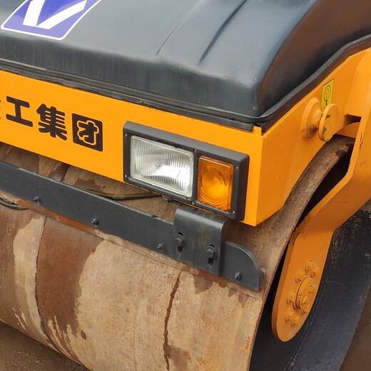徐工液壓8噸壓路機(jī)8成新格