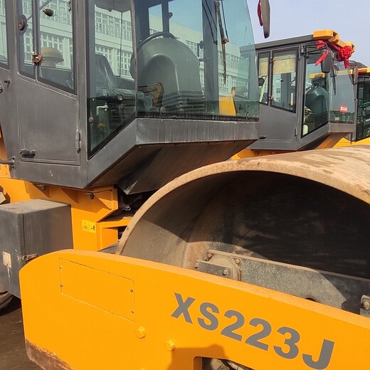 液壓22噸壓路機(jī)8成新折扣價(jià)
