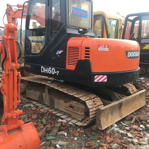 出售斗山挖掘機(jī)60.80.225型號(hào)價(jià)格便宜