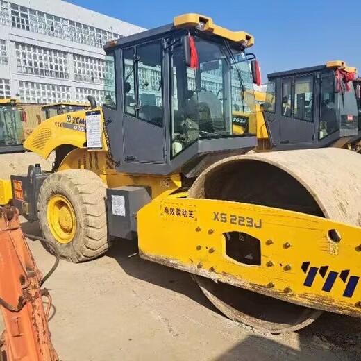 8成新徐工壓路機(jī)26噸便宜賣