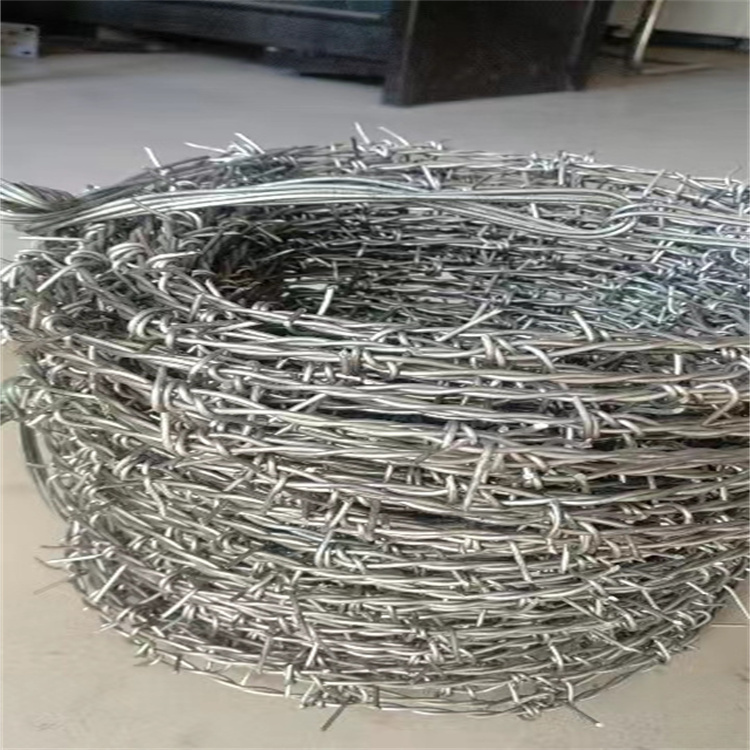 河北不銹鋼絲刺繩廠家供應西藏圈山鐵蒺藜拉薩圈地帶刺鐵絲網