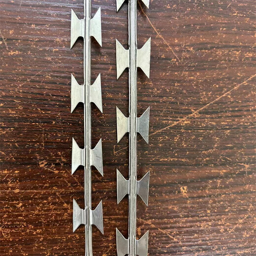 河北蛇腹型刀片刺繩廠供應(yīng)江西刀片滾籠網(wǎng)南昌滾筒刀片刺繩